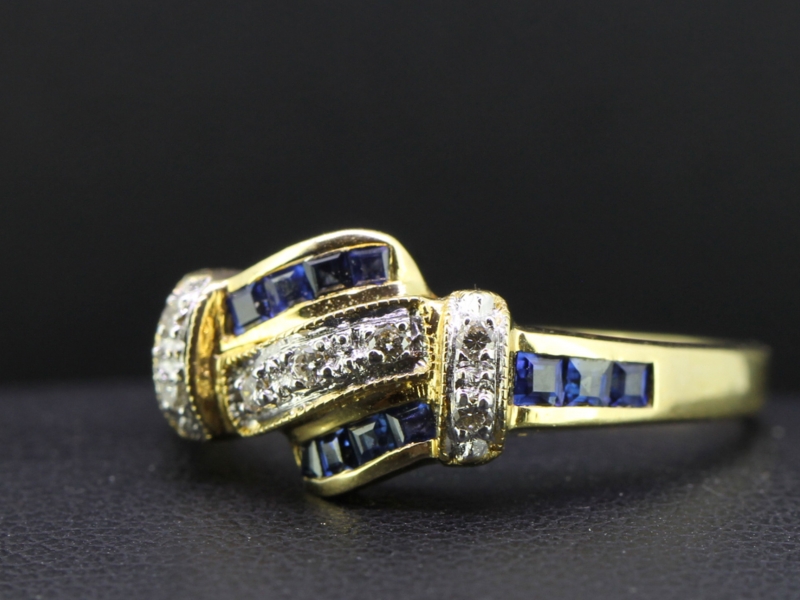 SOPHISTICATED DIAMOND AND SAPPHIRE 18 CARAT GOLD RING