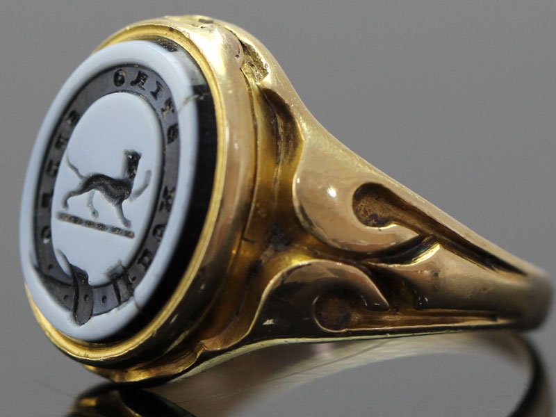 FABULOUS 18 CARAT GENTS  INTAGLIO SIGNET MOURNING RING