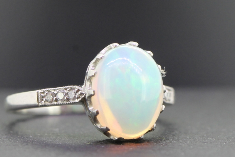 BEAUTIFUL OPAL AND DIAMOND SOLITAIRE PLATINUM RING