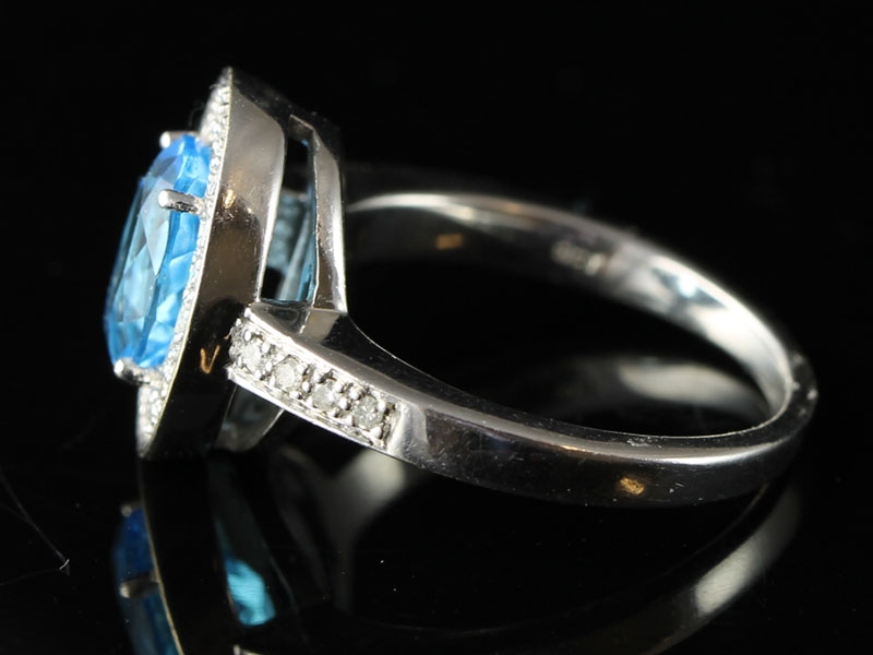 AMAZING BLUE TOPAZ AND DIAMOND  9 CARAT GOLD COCKTAIL/DRESS RING 		