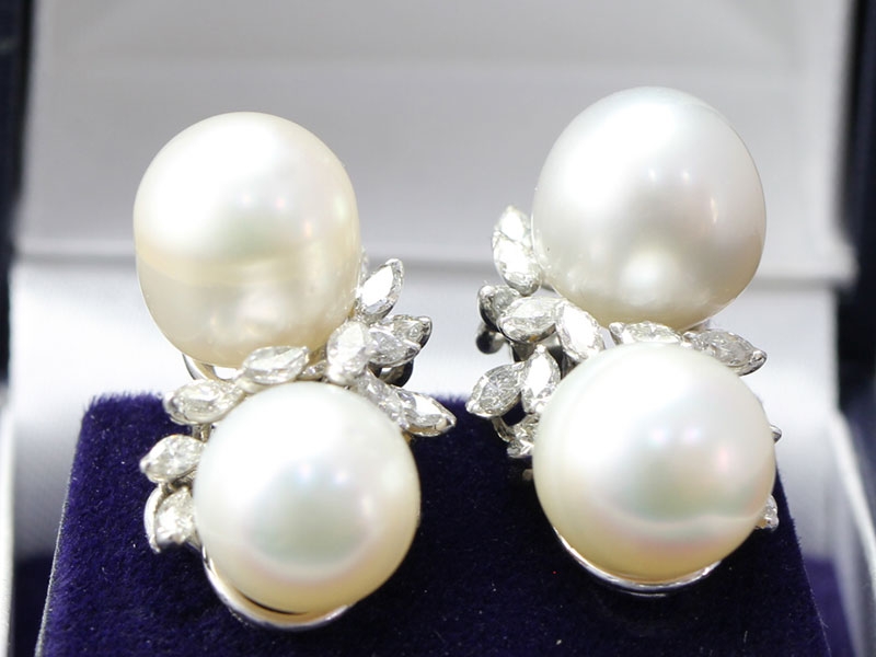 BREATHTAKING PEARL AND DIAMOND 18 CARAT GOLD EARRINGS