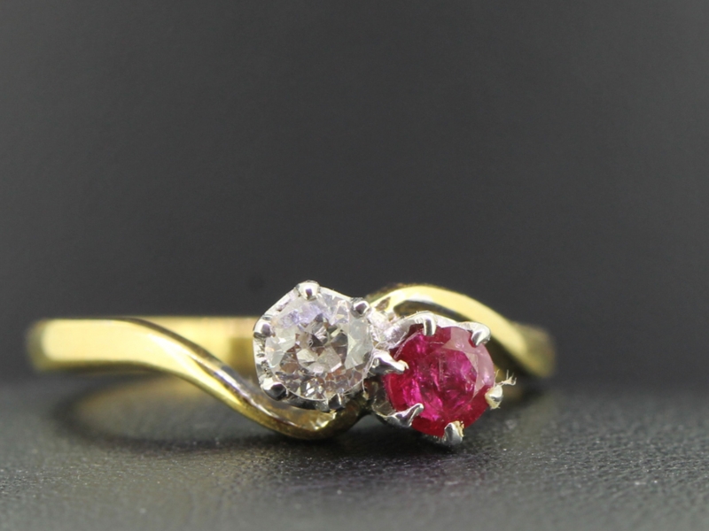 BEAUTIFUL RUBY AND DIAMOND TWO ON A TWIST 18 CARAT GOLD RING