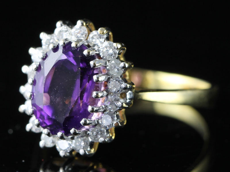 BEAUTIFUL AMETHYST AND DIAMOND CLUSTER 18 CARAT GOLD RING