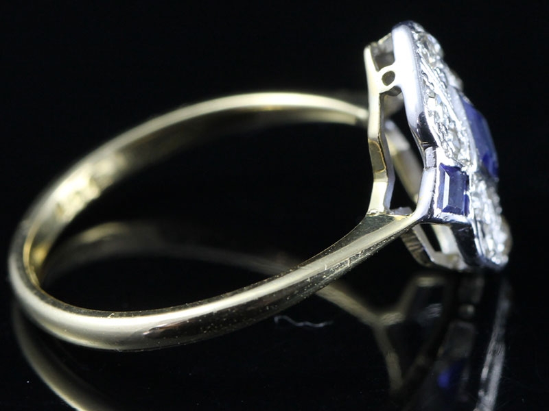  BEAUTIFUL 1920S ART DECO SAPPHIRE AND DIAMOND GOLD AND PLATINUM RING