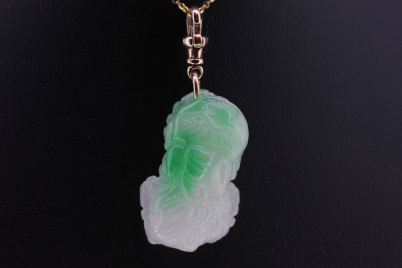 WONDERFUL HAND CARVED DOG IN JADE WITH GOLD FOB CLIP CHARM