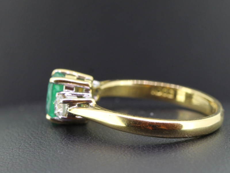 GORGEOUS EMERALD AND DIAMOND TRILOGY 18 CARAT GOLD RING