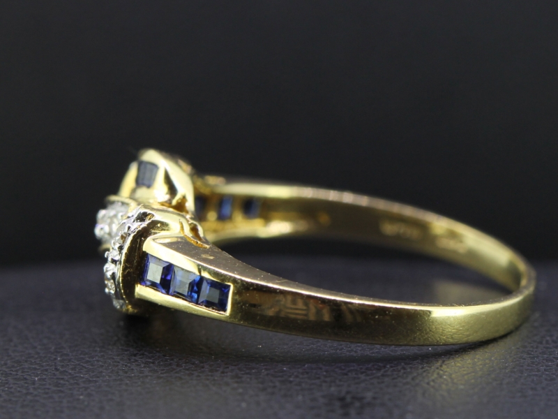 SOPHISTICATED DIAMOND AND SAPPHIRE 18 CARAT GOLD RING