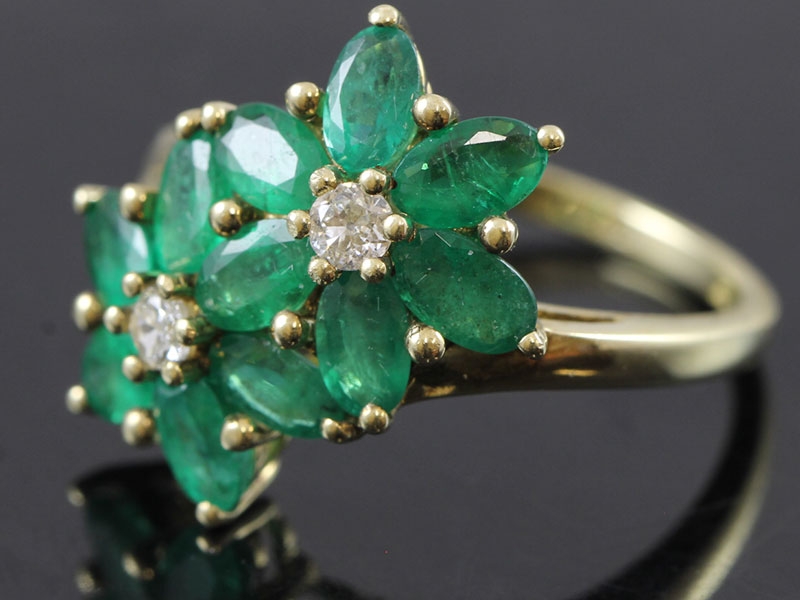 GLORIOUS EMERALD AND DIAMOND 9 CARAT GOLD RING		