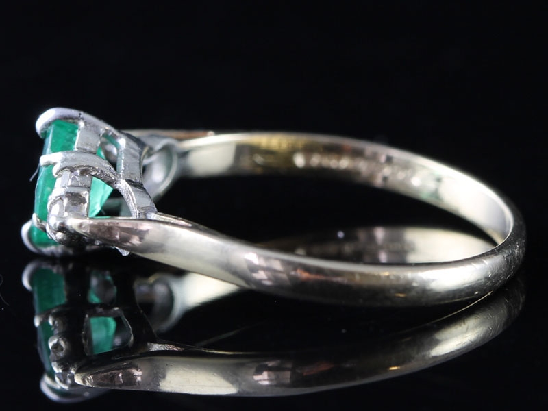 PRETTY EMERALD AND DIAMOND CLUSTER 9 CARAT GOLD RING