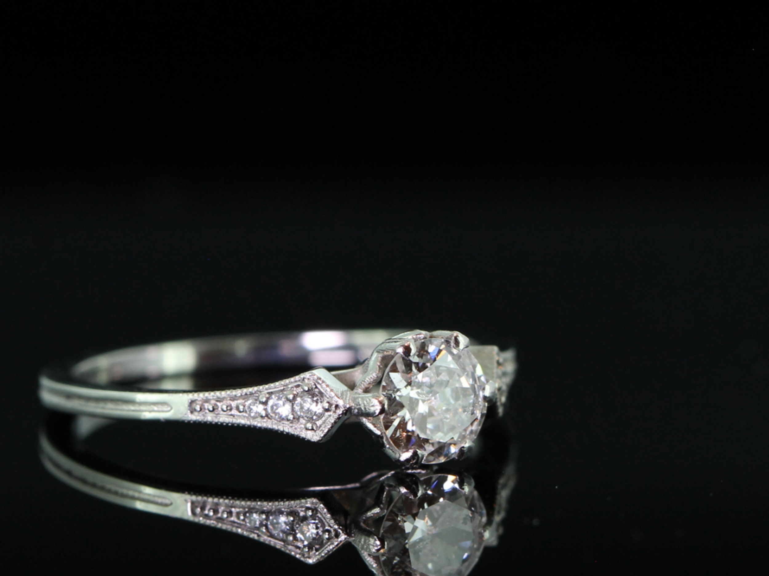 STUNNING TRANSITIONAL CUT DIAMOND 1920S SOLITAIRE PLATINUM RING  