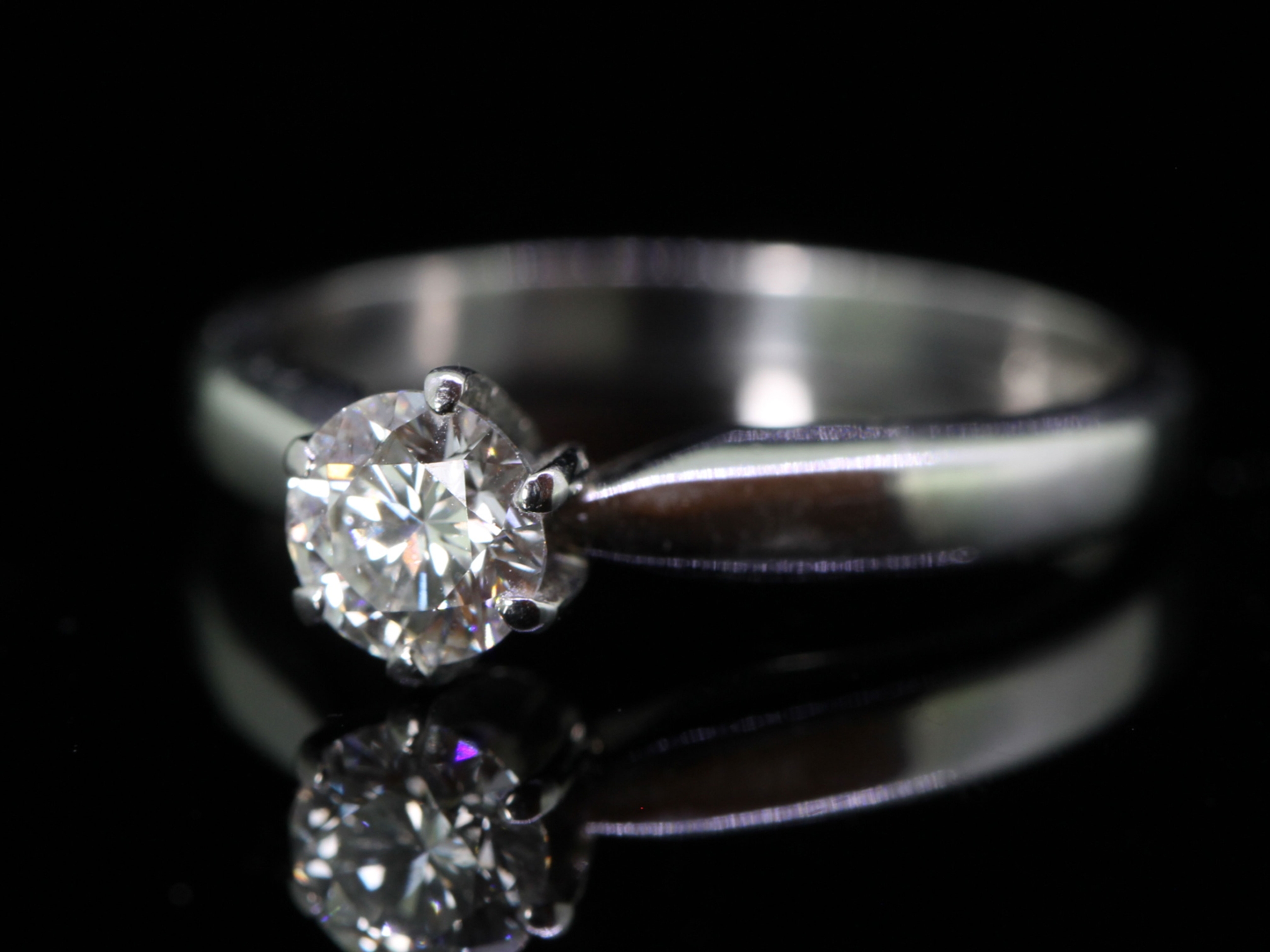 Beautiful Platinum Diamond Solitaire Ring 