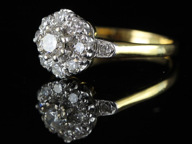 BEAUTIFUL CIRCA 1918 ROUND CUT DIAMOND RING WITH SHOULDER STONE IN 18 CARAT GOLD