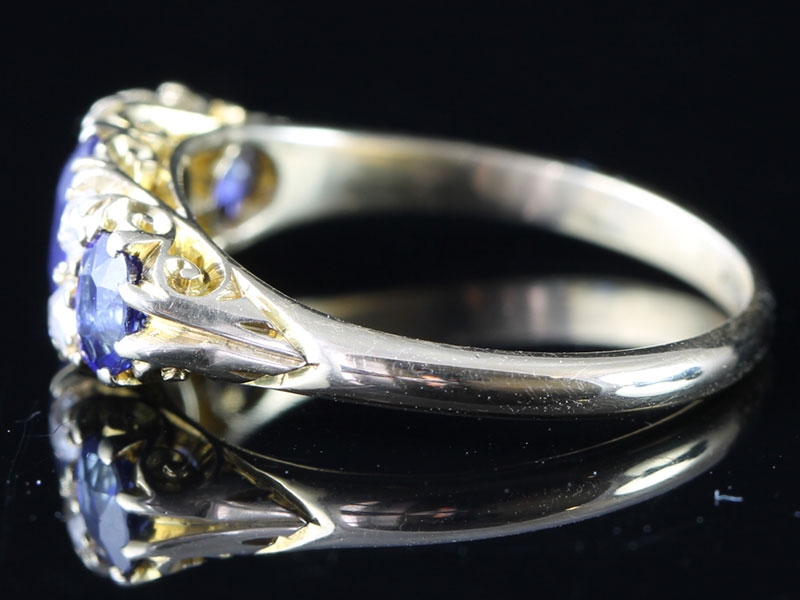 LOVELY EDWARDIAN SAPPHIRE AND DIAMOND 18 CARAT GOLD RING