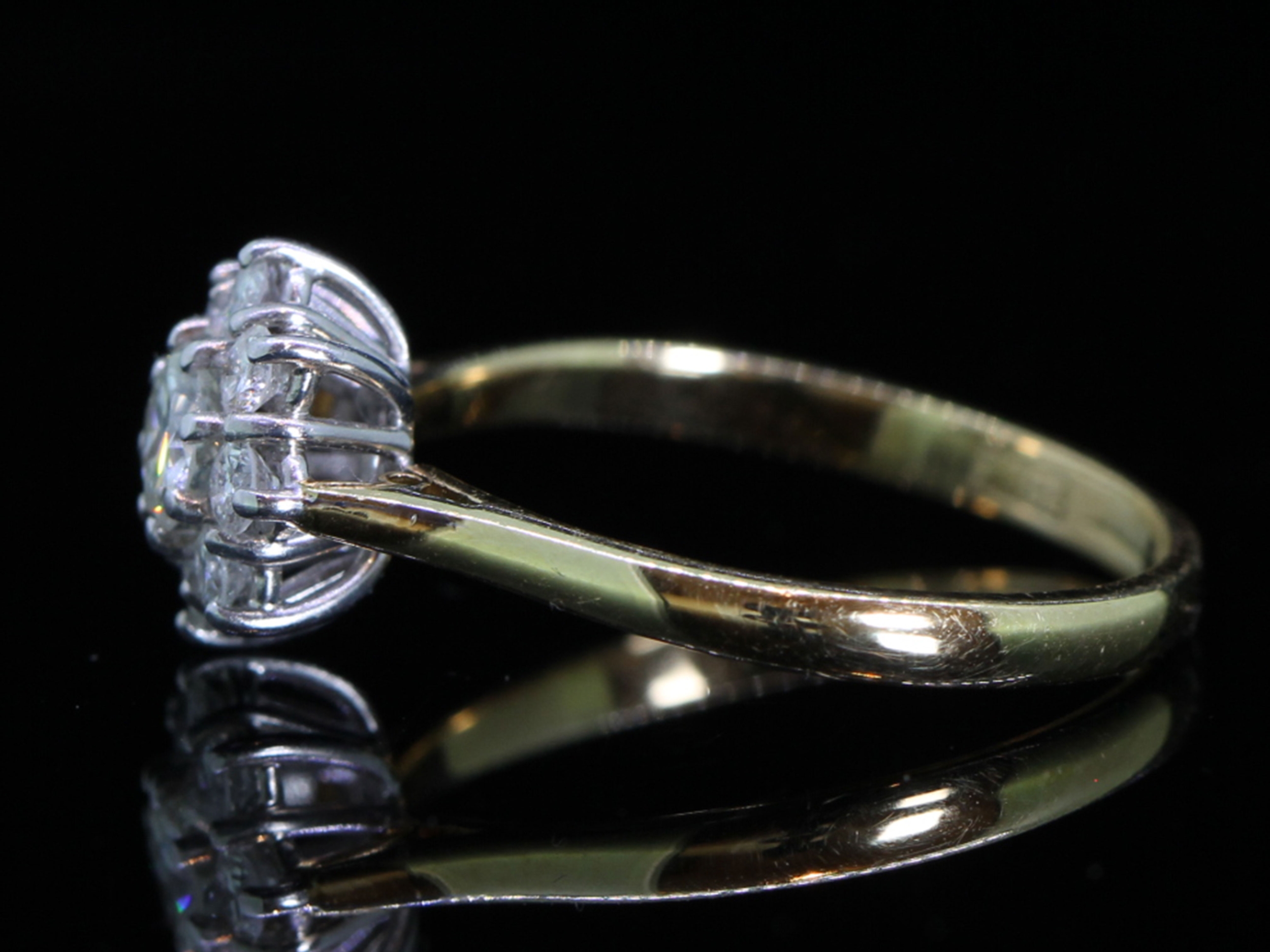 Gorgeous Diamond 18 Carat Gold Daisy Ring