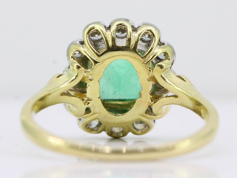 BEAUTIFUL COLOMBIAN EMERALD AND DIAMOND CLUSTER 18 CARAT GOLD RING