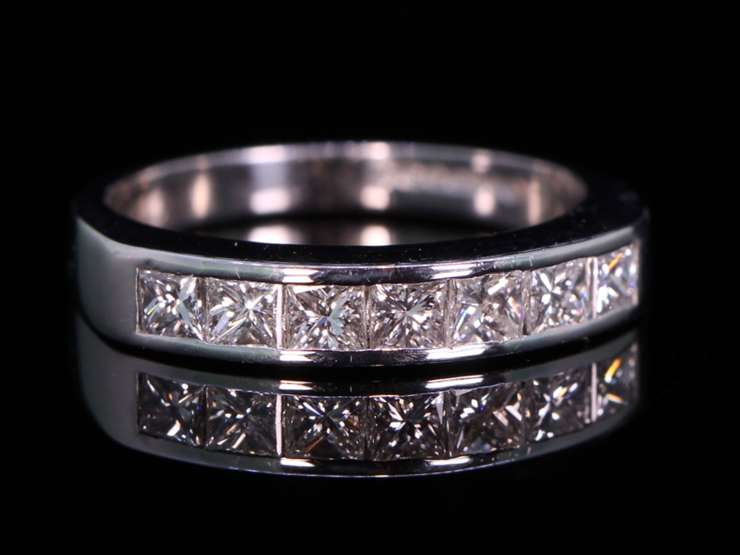 Beautiful 18ct Gold Diamond Eternity Ring