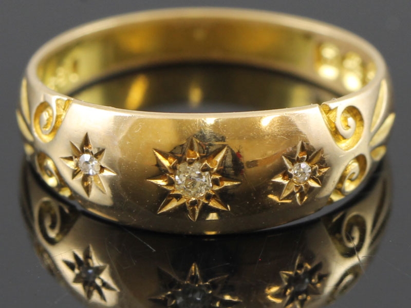 LOVELY EDWARDIAN DIAMOND 18 CARAT GOLD RING