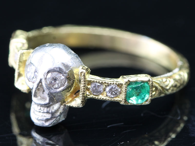 WONDERFUL DIAMOND AND EMERALD SKULL SILVER AND GOLD RING
