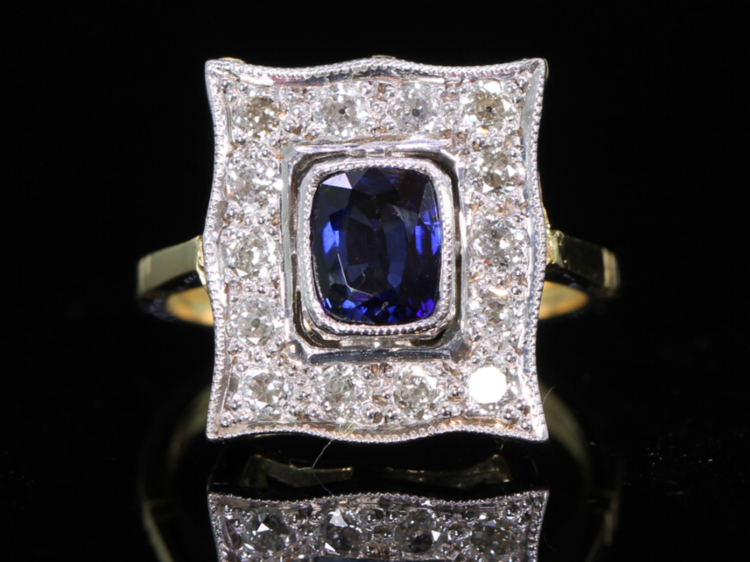 Stunning Sapphire and Diamond 18ct Gold Ring