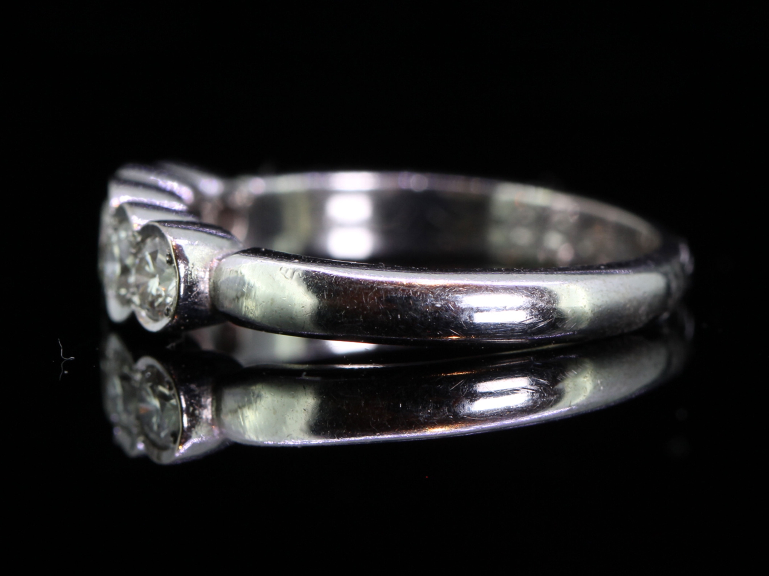 Glamorous Five Stone Diamond 18 Carat  Gold  Ring