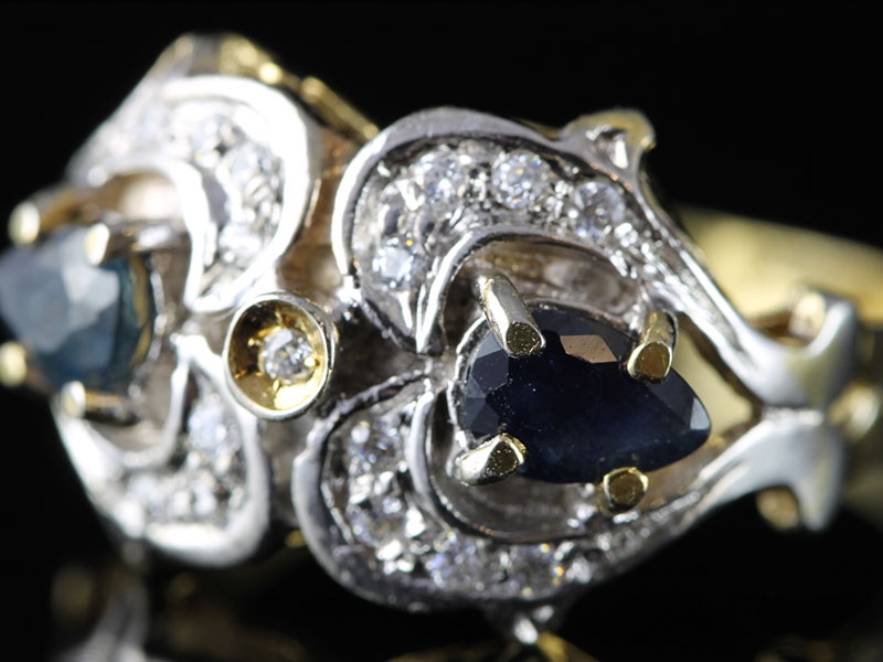 AMAZING SAPPHIRE AND DIAMOND DOUBLE HEART 9 CARAT GOLD RING