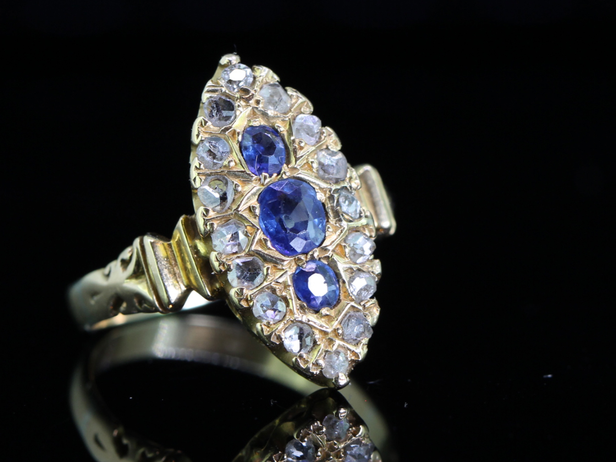 Gorgeous Sapphire and Diamond 18 Carat Gold Nevette Ring