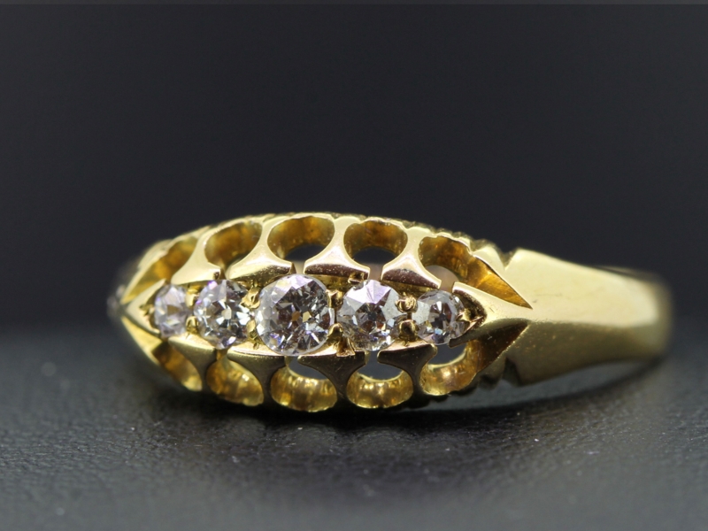 LOVELY EDWARDIAN DIAMOND 18 CARAT GOLD BAND