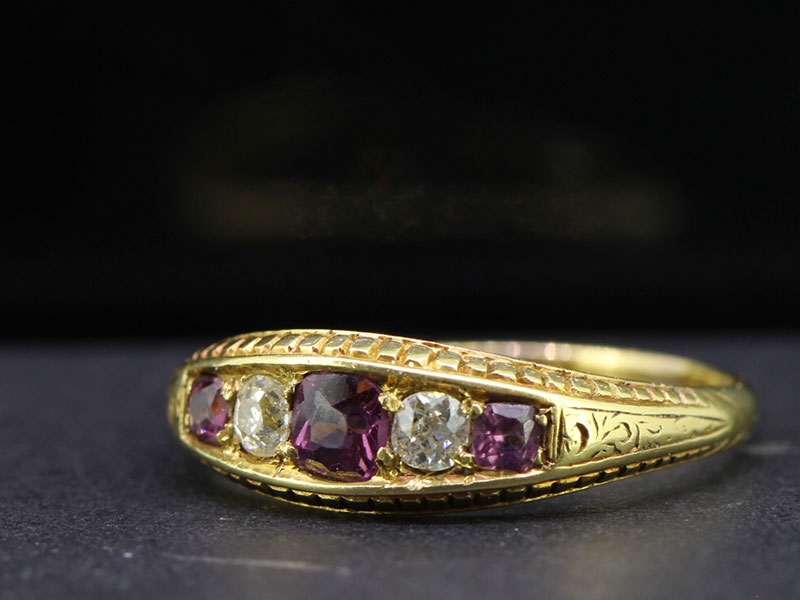 GORGEOUS RUBY AND DIAMOND 18 CARAT GOLD GYPSY RING