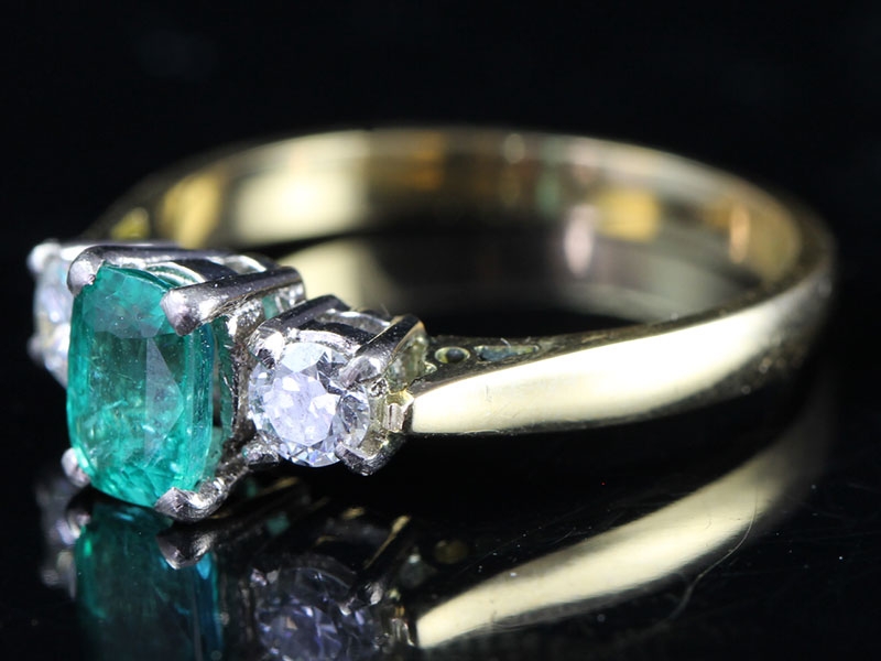 GORGEOUS EMERALD AND DIAMOND TRILOGY 18 CARAT RING