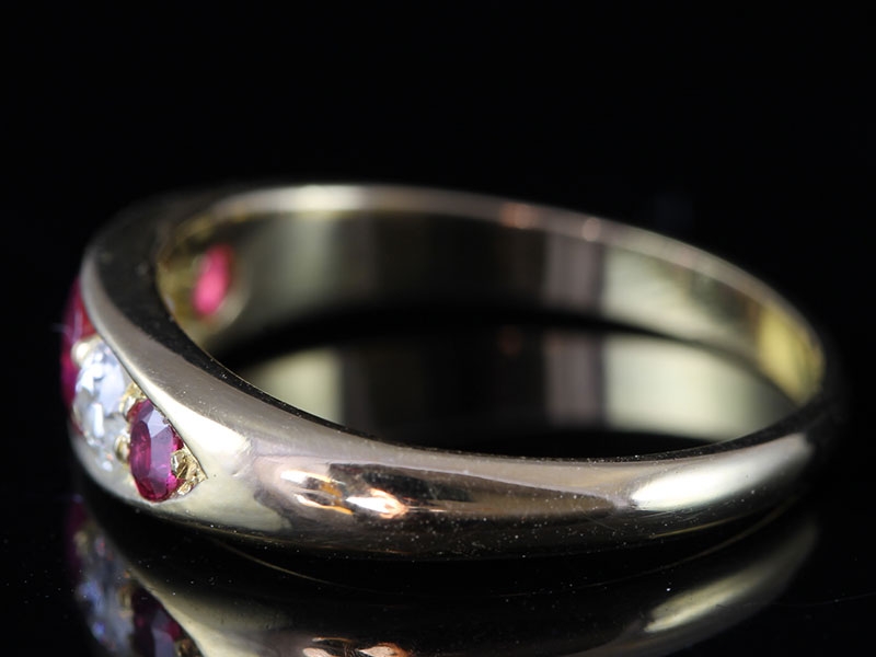 BEAUTIFUL EDWARDIAN BURMESE RUBY AND DIAMOND 18 CARAT GOLD RING