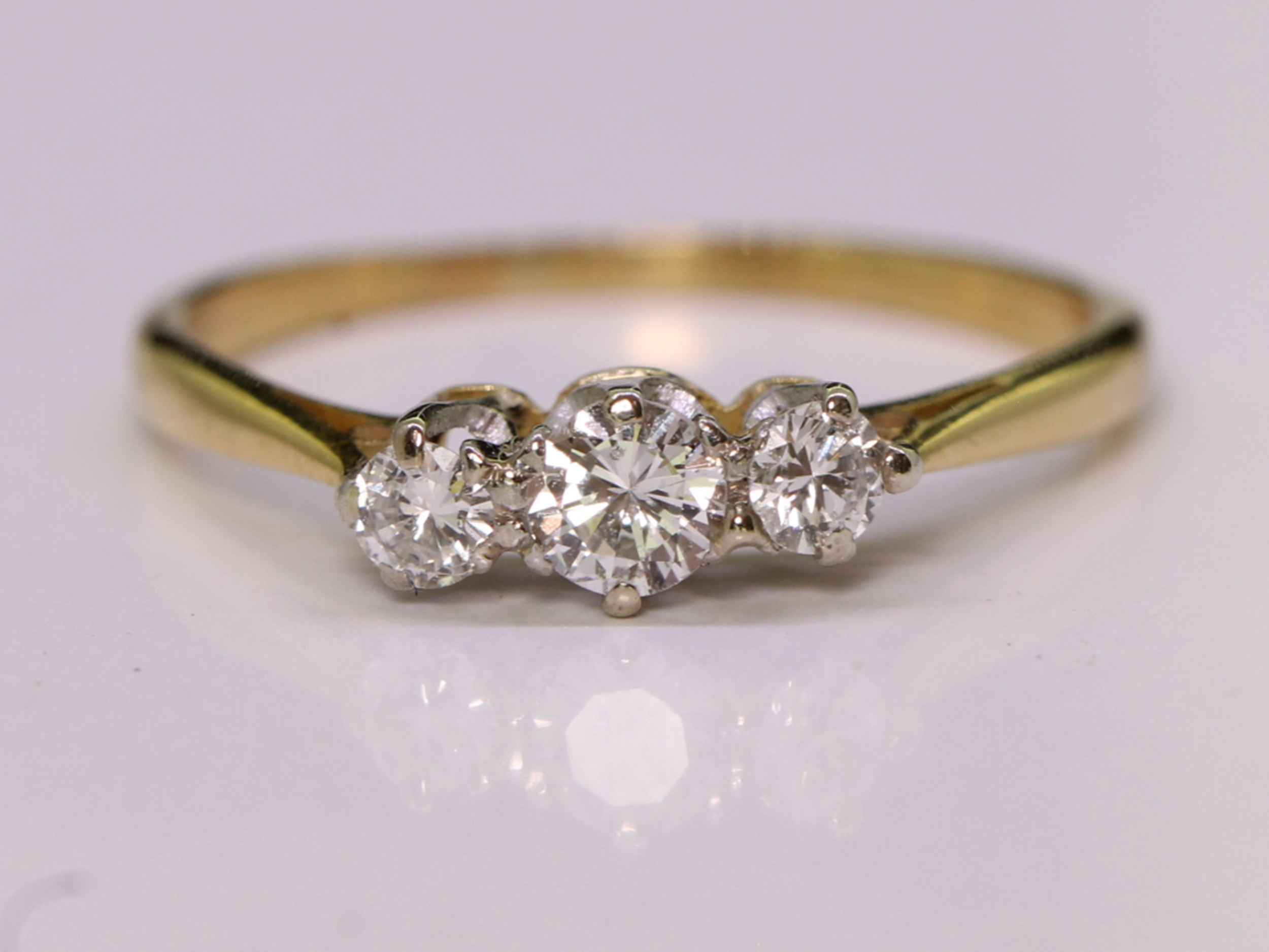 Art Deco 18ct God Diamond Trilogy Ring, Circa 1930s