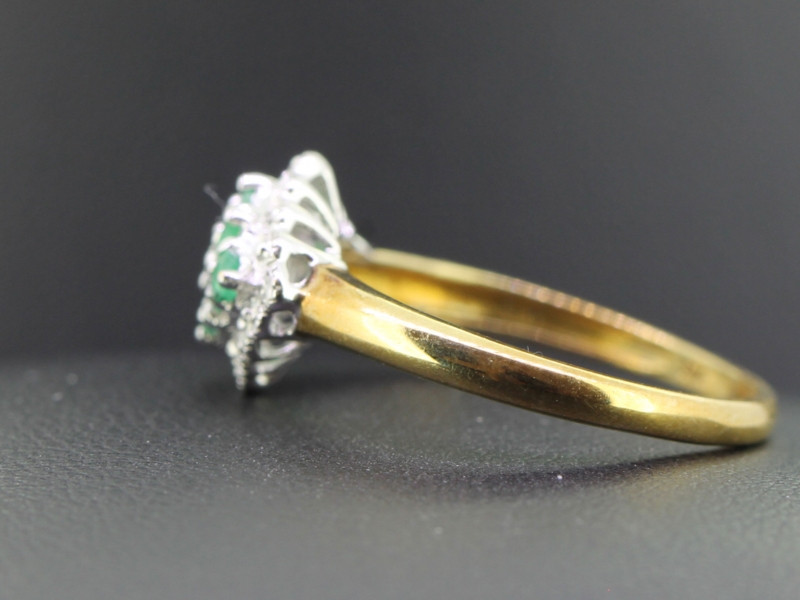 BEAUTIFUL EMERALD AND DIAMOND 9 CARAT GOLD RING