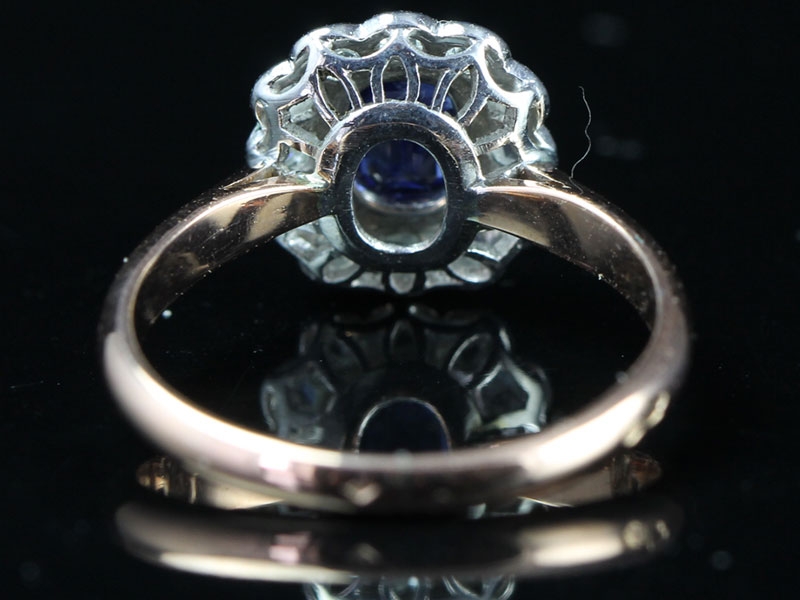 GORGEOUS CEYLON SAPPHIRE AND DIAMOND EDWARDIAN 18 CARAT GOLD RING (1901-1914)