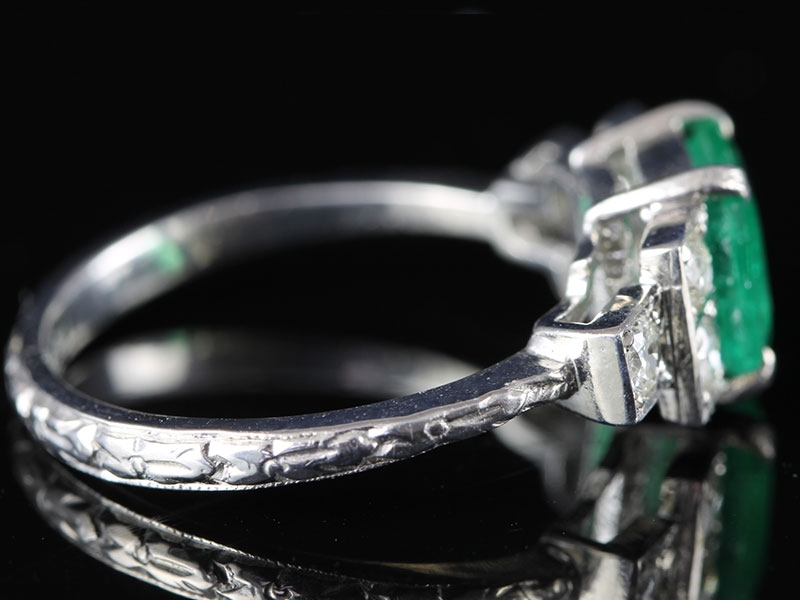 STUNNING ART DECO 2 CARAT EMERALD AND DIAMOND PLATINUM RING