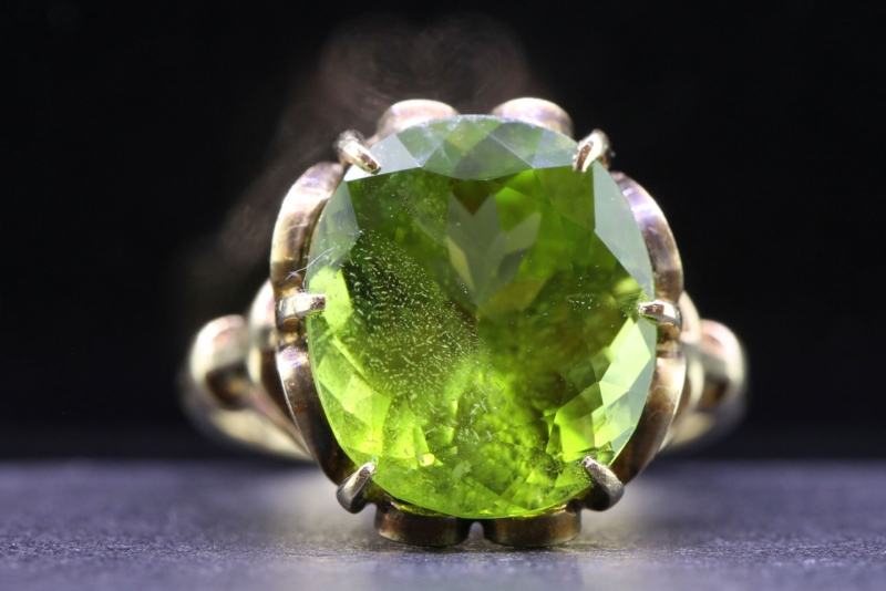 GLORIOUS PERIDOT SOLITAIRE 9 CARAT GOLD DRESS RING