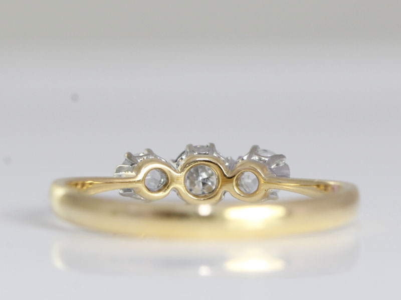 LOVELY DIAMOND TRILOGY 18 CARAT GOLD AND PLATINUM RING