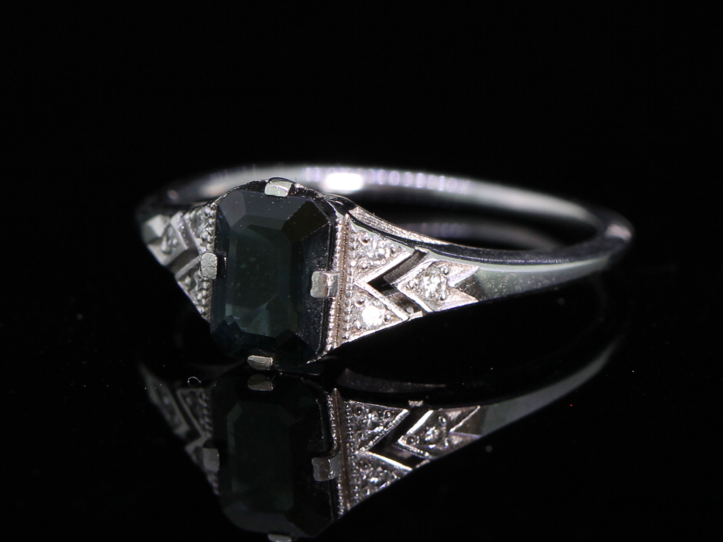 Elegant Rich Blue Sapphire and Diamond Platinum Ring
