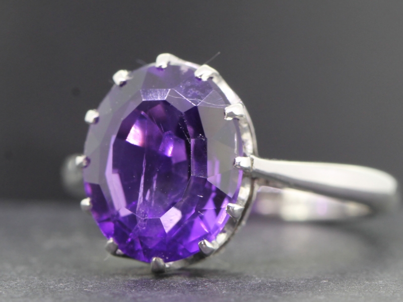 GORGEOUS 1920s AMETHYST PLATINUM SOLITAIRE RING