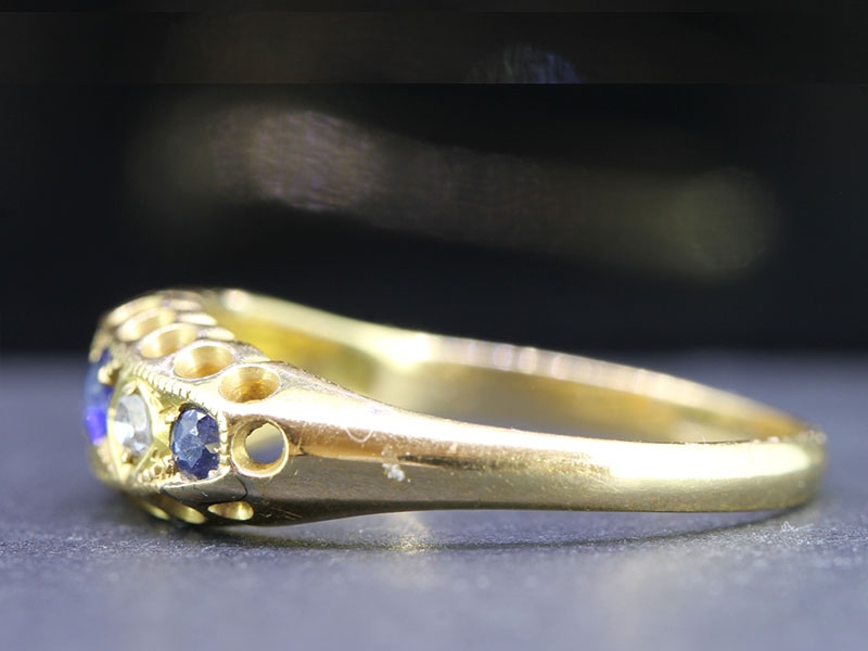 FABULOUS EDWARDIAN SAPPHIRE AND DIAMOND 18 CARAT GOLD GYPSY RING 