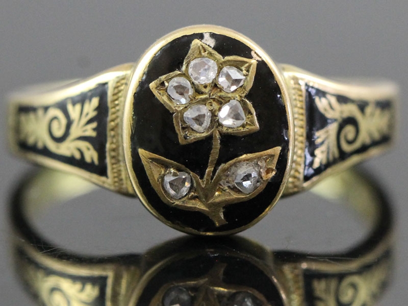 BEAUTIFUL BLACK ENAMEL AND DIAMOND 18 CARAT GOLD MOURNING RING 