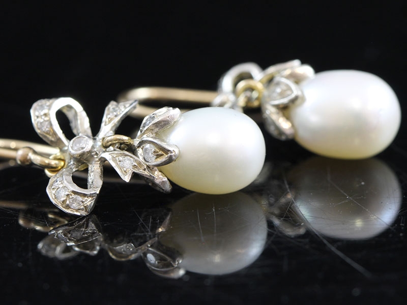  SOPHISTICATED PEARL AND DIAMOND GOLD/SILVER DROP EARRINGS