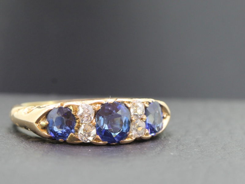 STUNNING EDWARDIAN CARVED HALF HOOP SAPPHIRE AND DIAMOND 18 CARAT GOLD RING