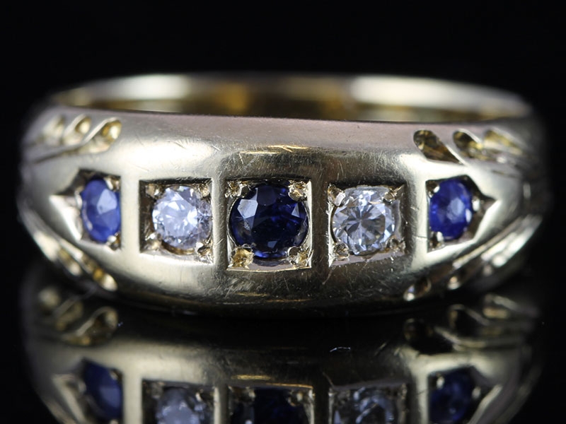 GORGEOUS EDWARDIAN SAPPHIRE AND DIAMOND 18 CARAT GOLD RING