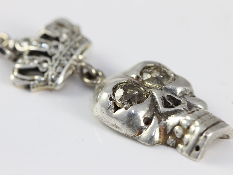 REGAL SKULL AND CROWN SILVER SET PENDANT