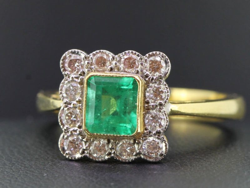 STUNNING EMERALD AND DIAMOND 18 CARAT GOLD CLUSTER RING