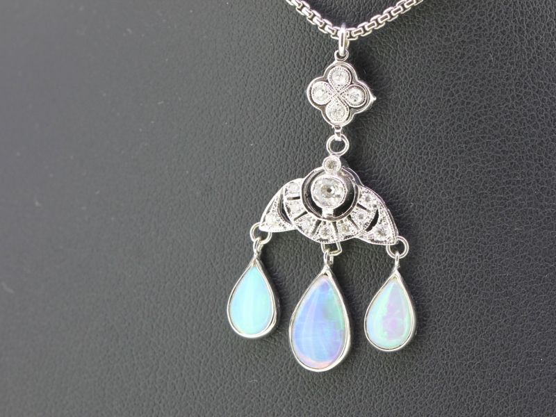  GORGEOUS OPAL AND DIAMOND PENDANT AND CHAIN