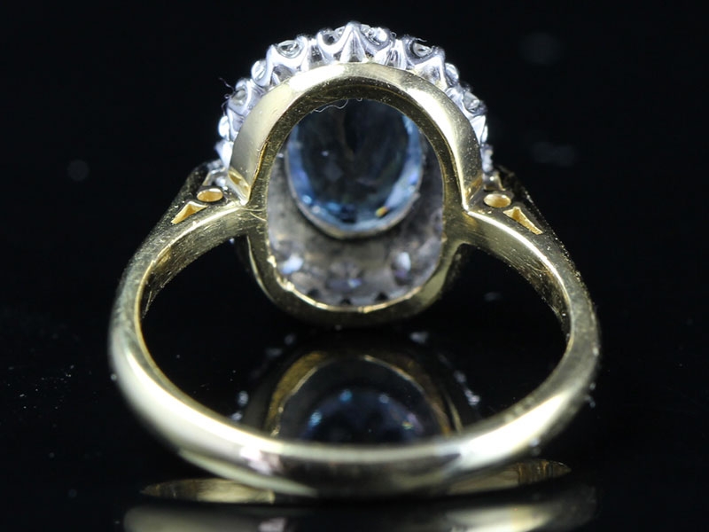  FABULOUS SANTA MARIA BLUE AQUAMARINE AND DIAMOND CLUSTER 18 CARAT GOLD RING