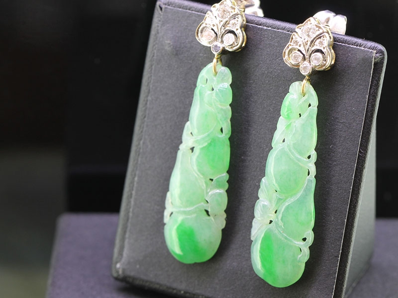 BEAUTIFUL JADEITE CARVED 18 CARAT GOLD AND DIAMOND DROP EARRINGS