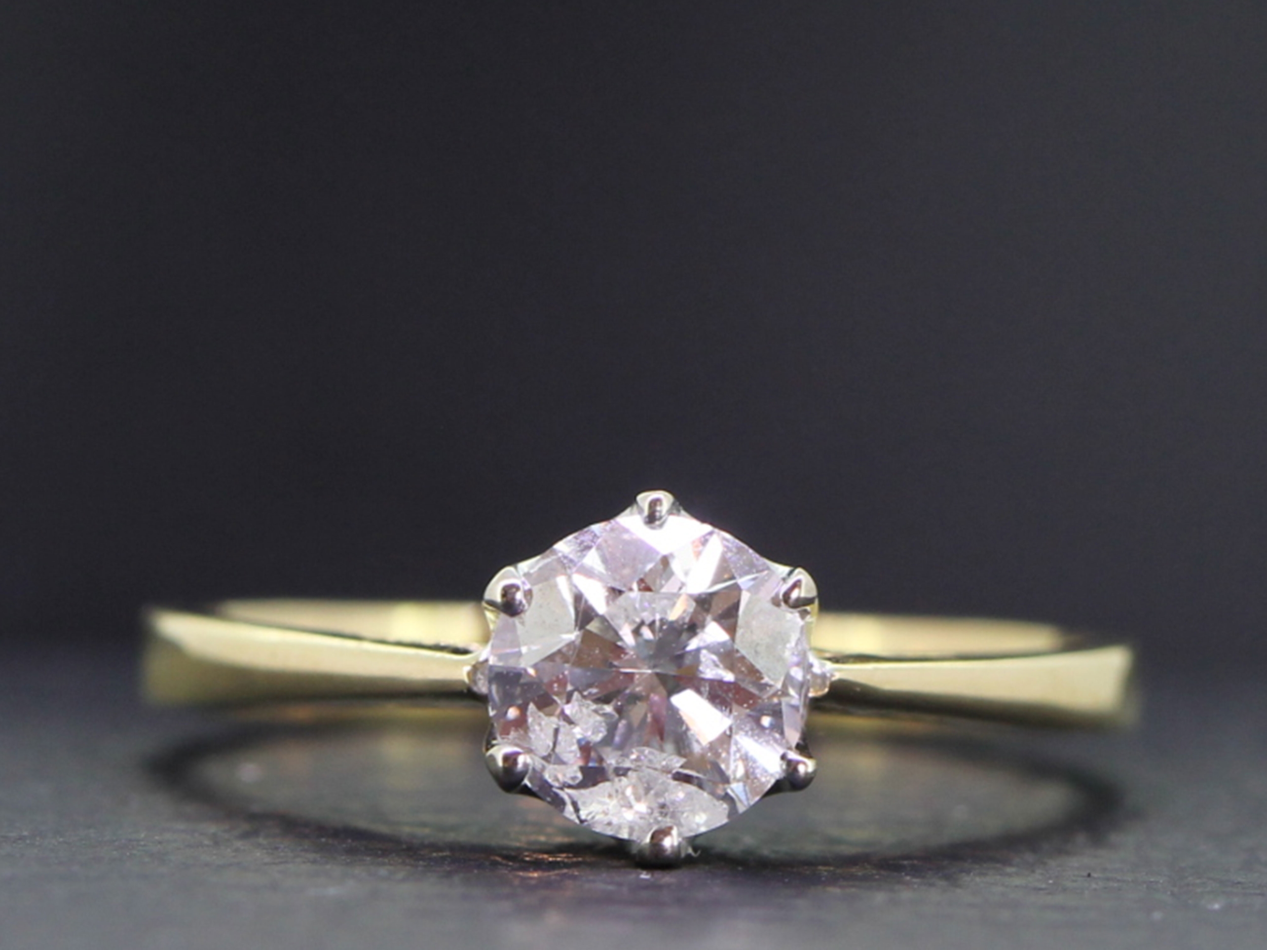 BEAUTIFUL DIAMOND SOLITAIRE 18 CARAT GOLD RING