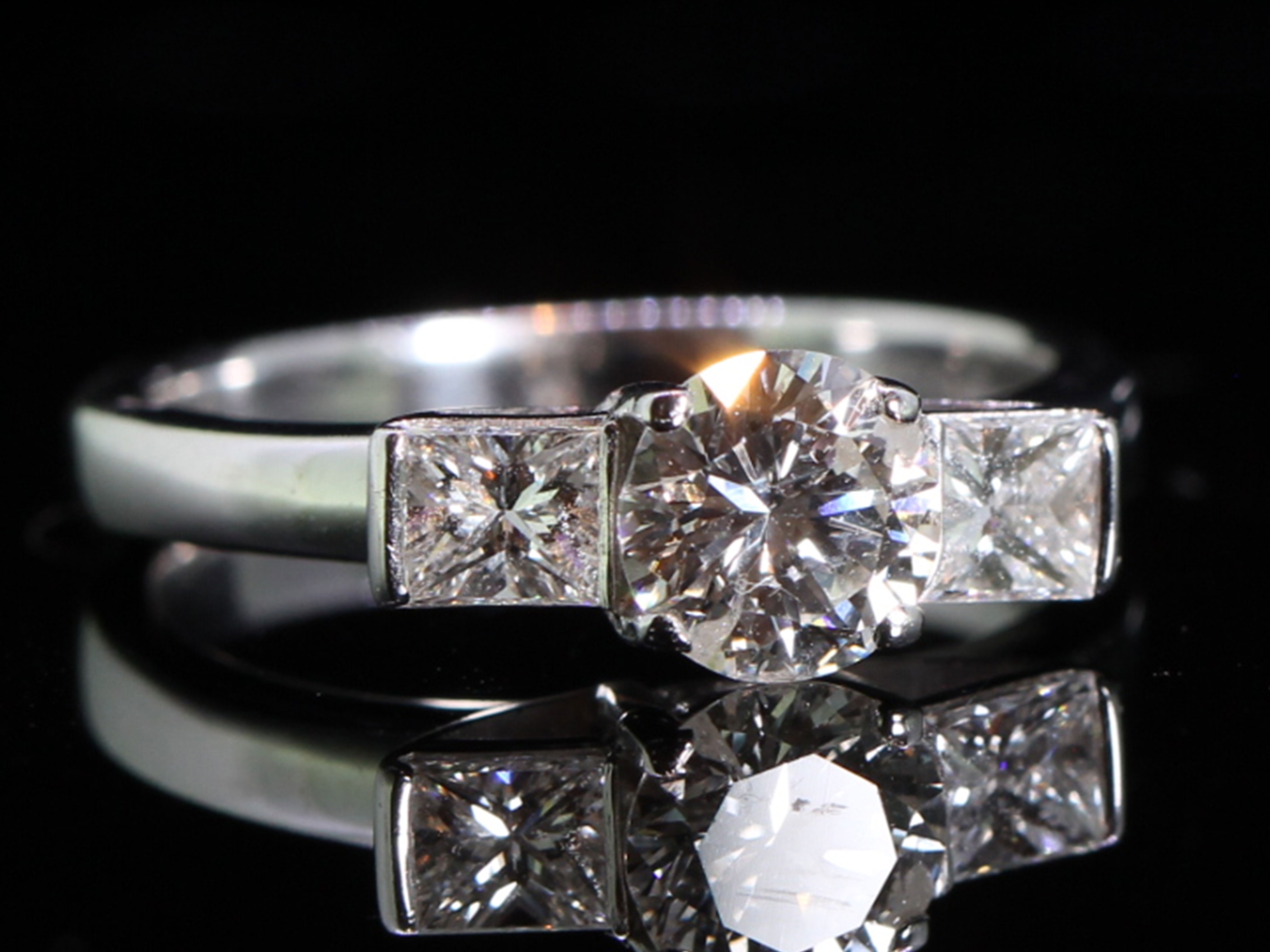 Stunning Brilliant and Princess Cut Diamond 18ct Trilogy Ring